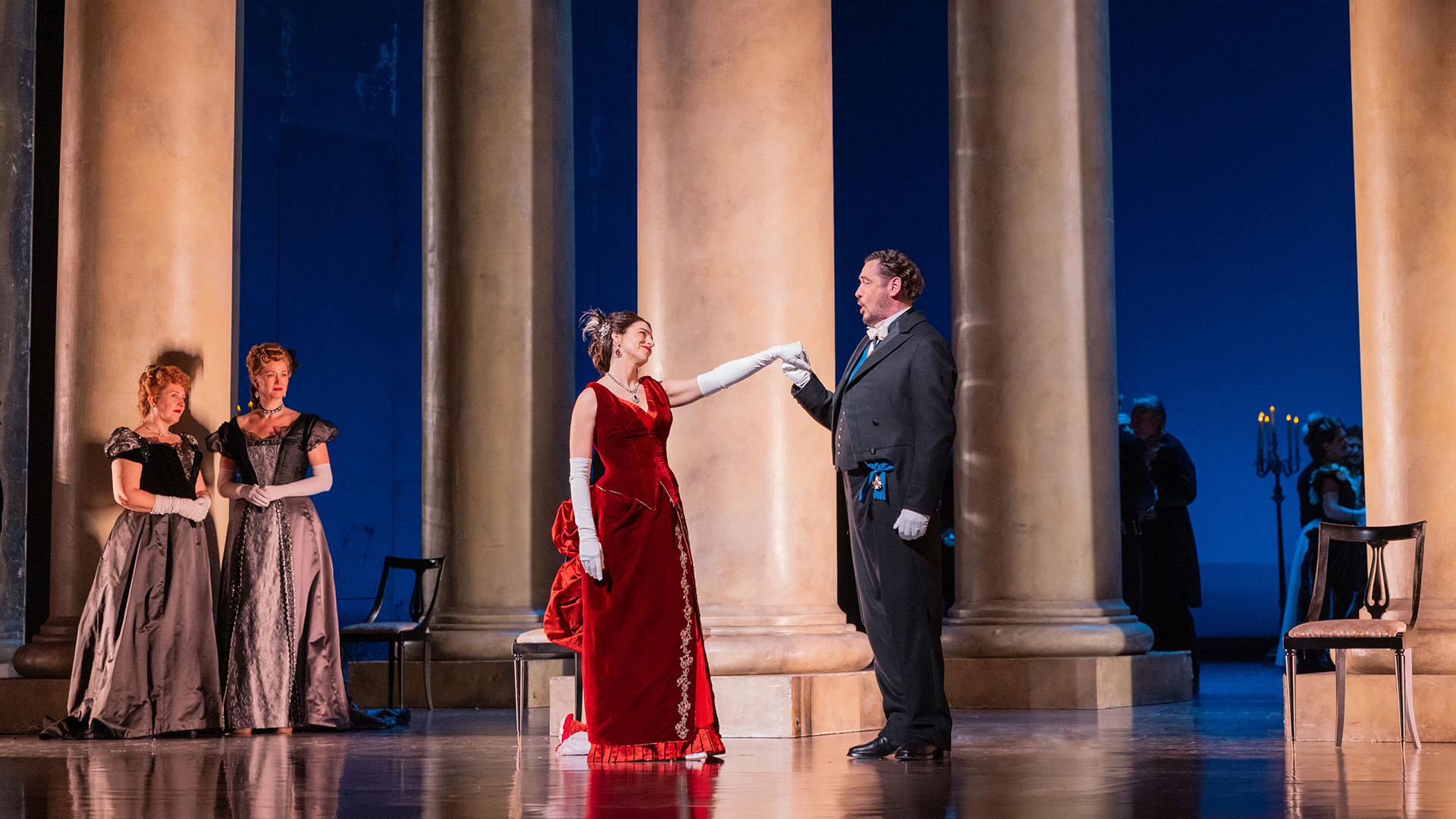 SHOW_MetOpera_EugeneOnegin_100626_Plasma.jpg